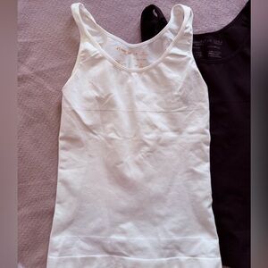 2 Shapermint Scoop Neck Shaping Tank Tops Black and White